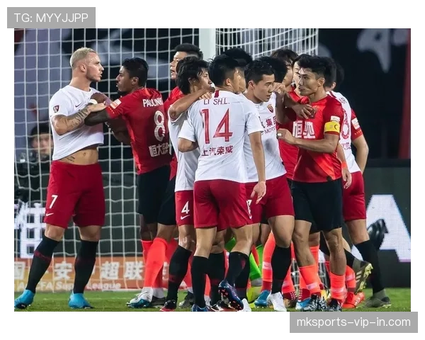 广州足球俱乐部近期主场状态起伏,关键比赛阵型选择变化引发关注 广州足球俱乐部近期主场状态起伏,关键比赛阵型选择变化引发关注